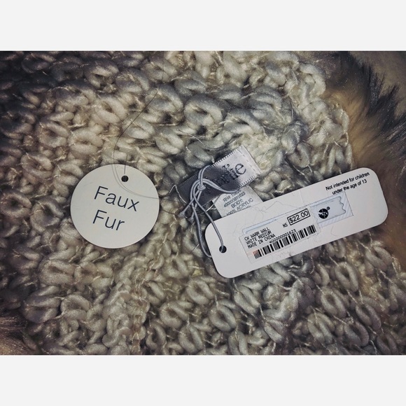 NWT Faux Fur Infinity Scarf - Picture 3 of 6